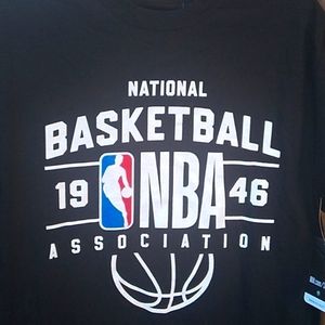 Nwt NBA T-shirt (M)